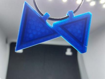 Das blaue Logo wurde auch zur Herstellung von Anhängern verwendet.