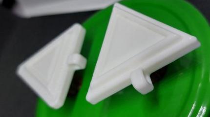 Nach dem Dämpfen mit Alkohol erhielten wir eine glänzende Oberfläche.