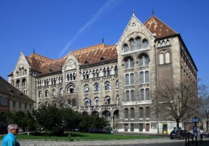 die Fassade des Gebäudes