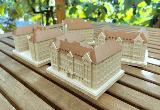 Archivgeb�ude-Modell mit Entwurf